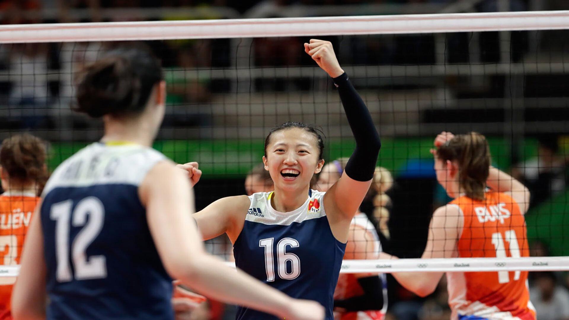 中国女排鏖战五局险胜巴西，郎平战术调整显神威